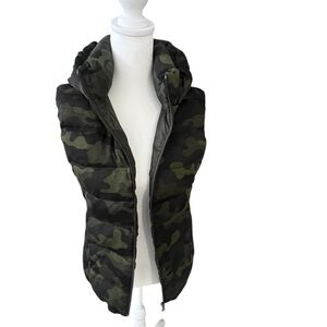 Uniqlo Camo Puffer Vest - Women’s Medium $35.00